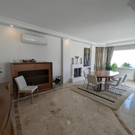 Villa Great With Beatiful View And 4 Bedrooms 1000 Sqm Area
