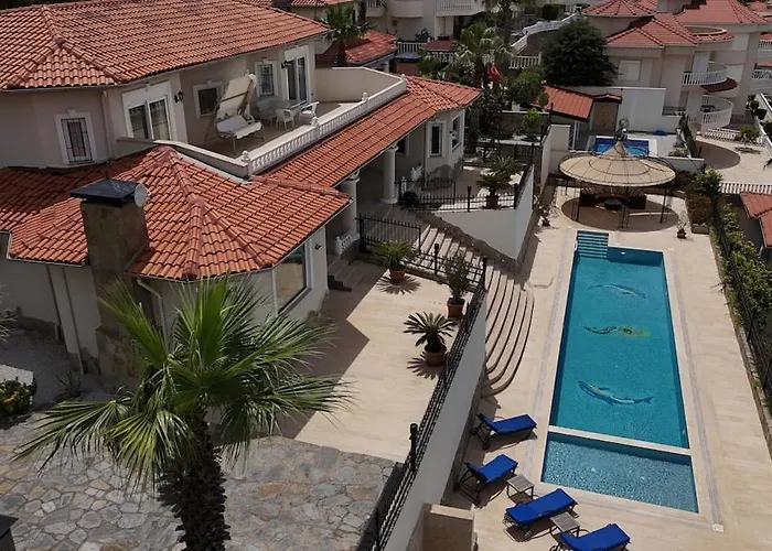 Great With Beatiful View And 4 Bedrooms 1000 Sqm Area * Αλάνια