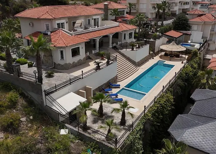 Great With Beatiful View And 4 Bedrooms 1000 Sqm Area Villa *
