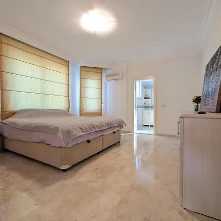 Great With Beatiful View And 4 Bedrooms 1000 Sqm Area *